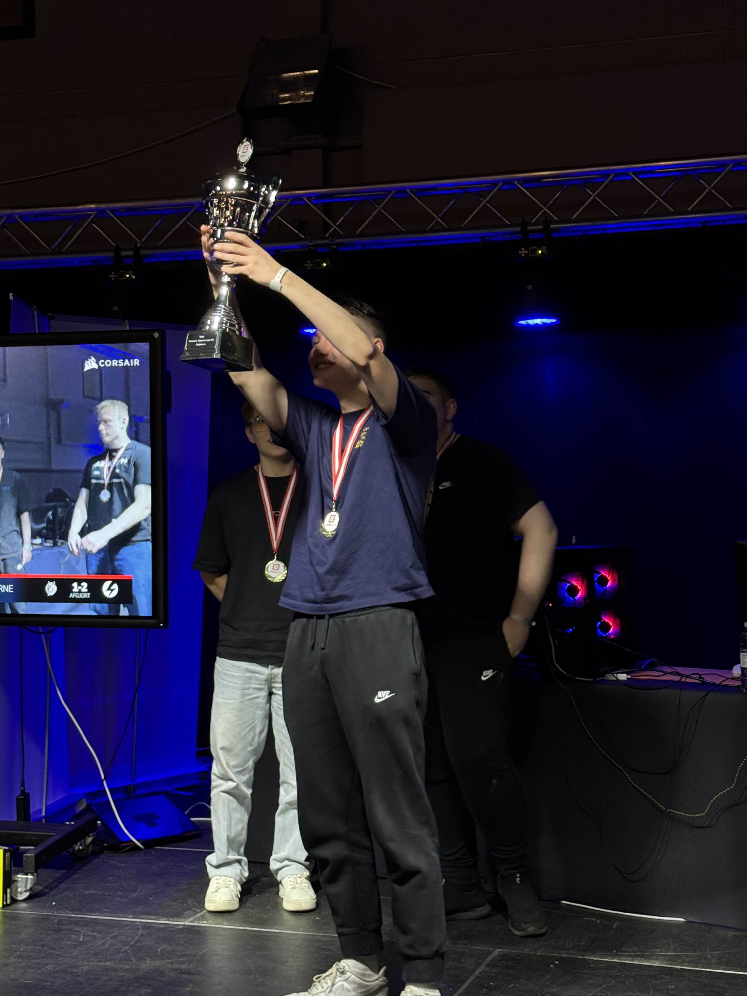Preasy triumferer i Esportligaen efter dramatisk LAN-finale i Farum Arena med tre maps og overtime mod Prestige